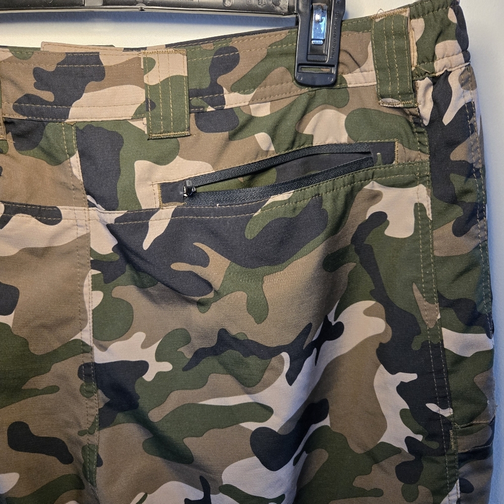 Fintech Camo Shorts Mens Large 36 Elastic Side Waist 9-inch Inseam - Picture 7 of 8